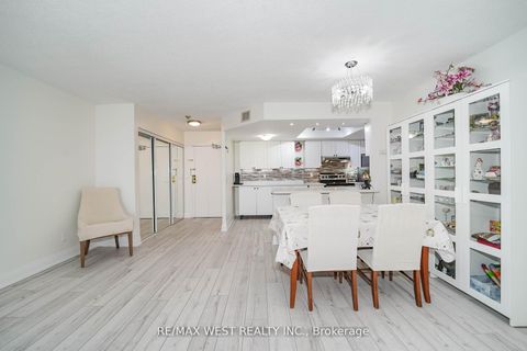 Photo 4 at 501 - 33 Weldrick Road E, Observatory, Richmond Hill