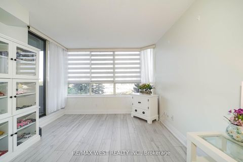 Photo 5 at 501 - 33 Weldrick Road E, Observatory, Richmond Hill