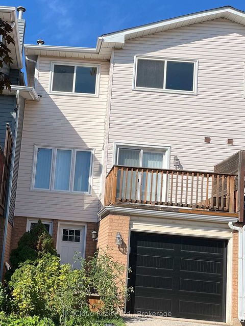 Photo 1 at 40 Glenashton Drive, RO River Oaks, Oakville