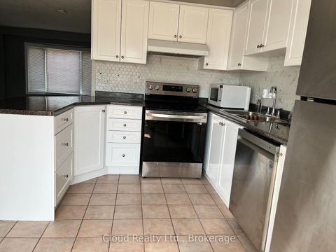 Photo 6 at 40 Glenashton Drive, RO River Oaks, Oakville