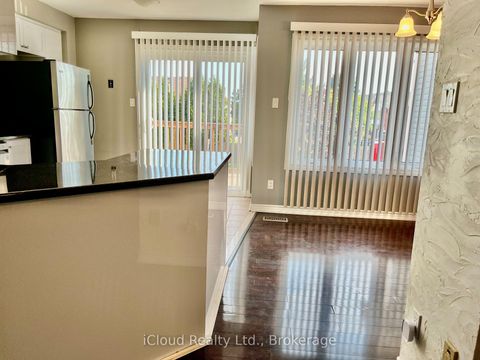 Photo 7 at 40 Glenashton Drive, RO River Oaks, Oakville