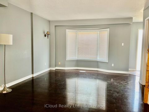 Photo 11 at 40 Glenashton Drive, RO River Oaks, Oakville