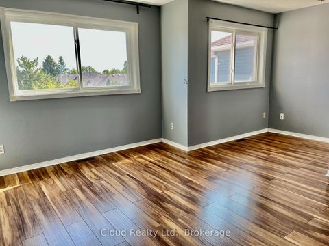 Photo 13 at 40 Glenashton Drive, RO River Oaks, Oakville