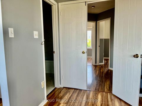 Photo 14 at 40 Glenashton Drive, RO River Oaks, Oakville