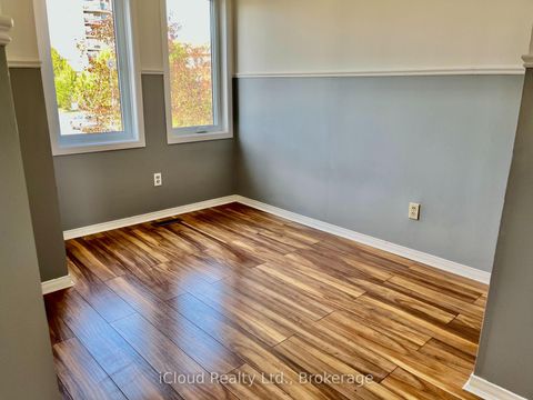 Photo 16 at 40 Glenashton Drive, RO River Oaks, Oakville