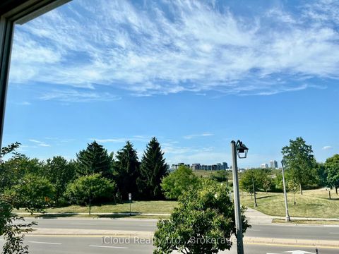 Photo 19 at 40 Glenashton Drive, RO River Oaks, Oakville