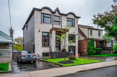 Photo 1 at 1A Roblin Avenue, East York, Toronto