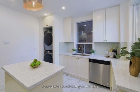 Photo 11 at 132 Wallace Avenue, Junction, Toronto