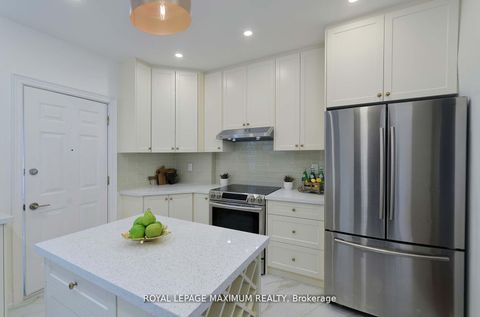 Photo 12 at 132 Wallace Avenue, Junction, Toronto