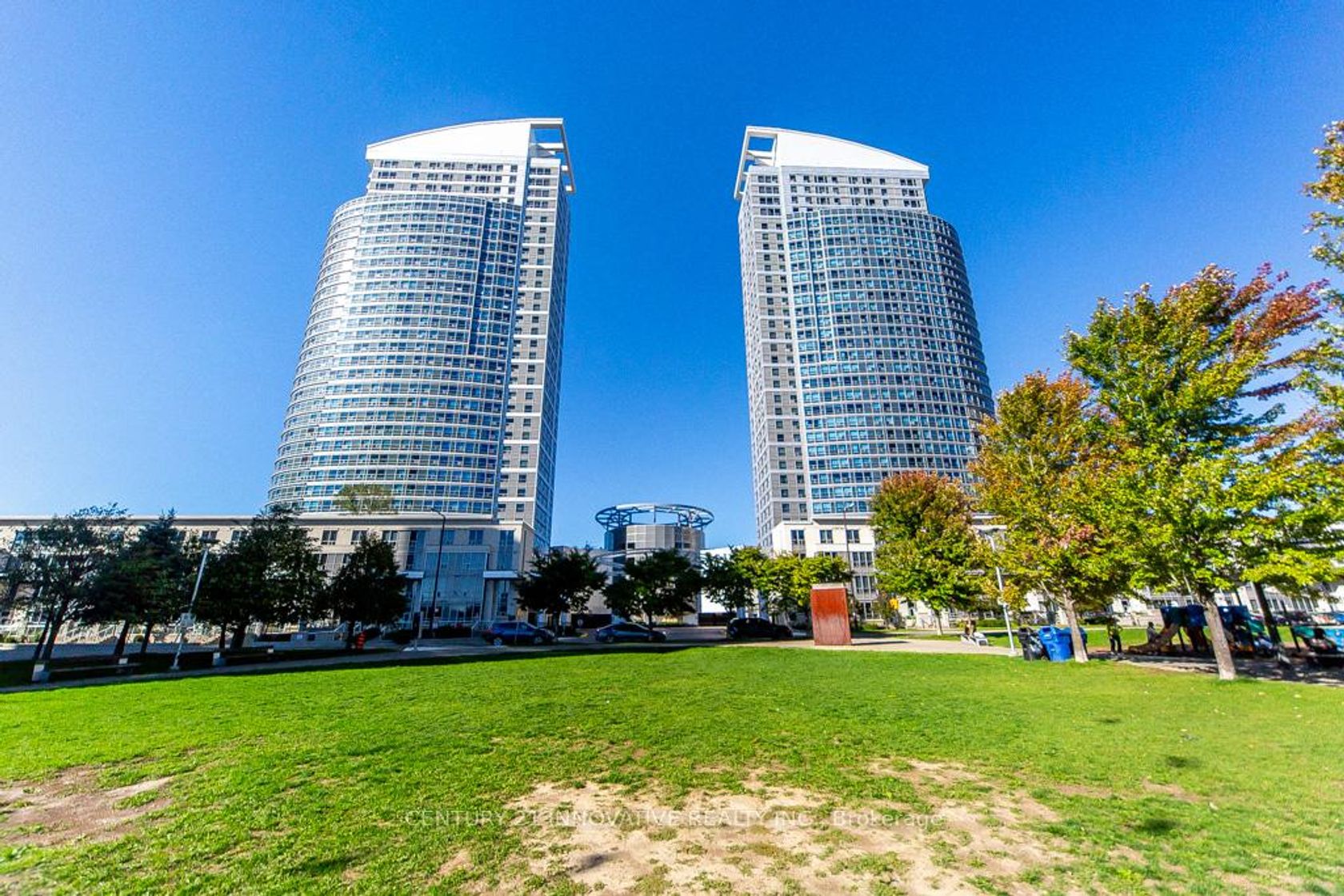 2303 - 38 Lee Centre Drive, Woburn, Toronto 