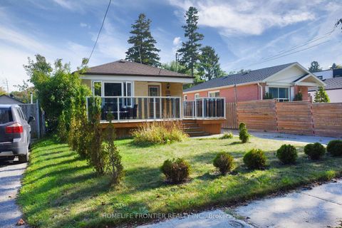 Photo 2 at 109 Darlingside Drive, West Hill, Toronto