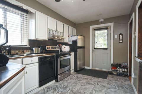 Photo 5 at 109 Darlingside Drive, West Hill, Toronto