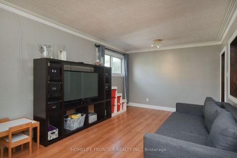 Photo 8 at 109 Darlingside Drive, West Hill, Toronto