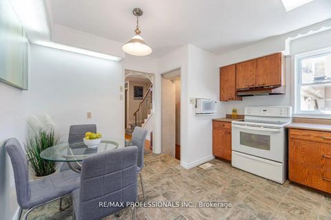 Photo 11 at 77 Bedford Park Avenue, Crosby, Richmond Hill