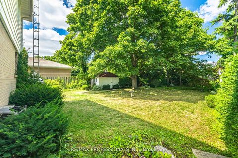 Photo 35 at 77 Bedford Park Avenue, Crosby, Richmond Hill