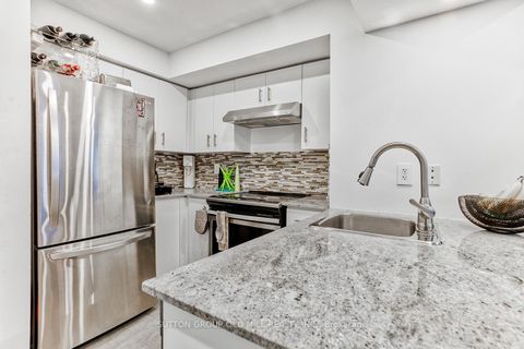 Photo 6 at 737 - 10 Laidlaw Street, South Parkdale, Toronto