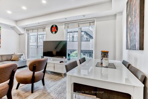 Photo 12 at 737 - 10 Laidlaw Street, South Parkdale, Toronto