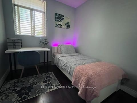 Photo 7 at 112 - 95 Leeward Glenway, Flemingdon Park, Toronto