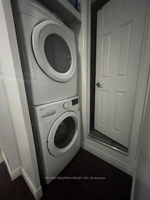 Photo 10 at 112 - 95 Leeward Glenway, Flemingdon Park, Toronto