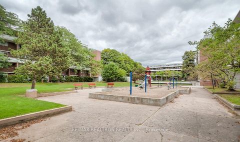 Photo 11 at 112 - 95 Leeward Glenway, Flemingdon Park, Toronto