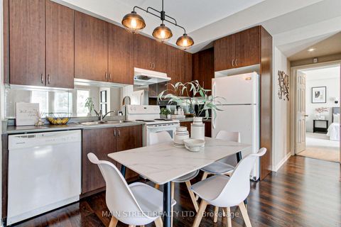 Photo 6 at 4 - 15949 Bayview Avenue, Bayview Northeast, Aurora