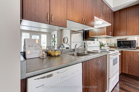 Photo 7 at 4 - 15949 Bayview Avenue, Bayview Northeast, Aurora