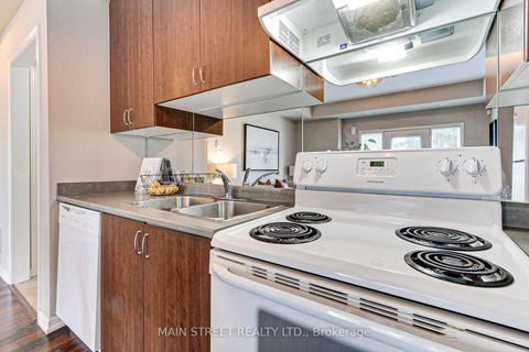 Photo 8 at 4 - 15949 Bayview Avenue, Bayview Northeast, Aurora