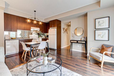 Photo 14 at 4 - 15949 Bayview Avenue, Bayview Northeast, Aurora