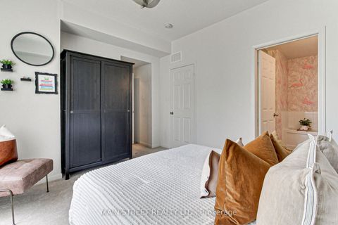 Photo 20 at 4 - 15949 Bayview Avenue, Bayview Northeast, Aurora