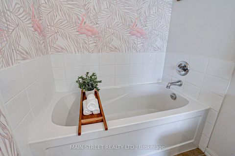 Photo 22 at 4 - 15949 Bayview Avenue, Bayview Northeast, Aurora