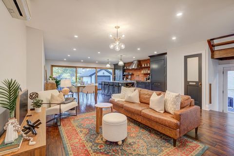 Photo 3 at 14 Meadowvale Drive, Queensway, Toronto