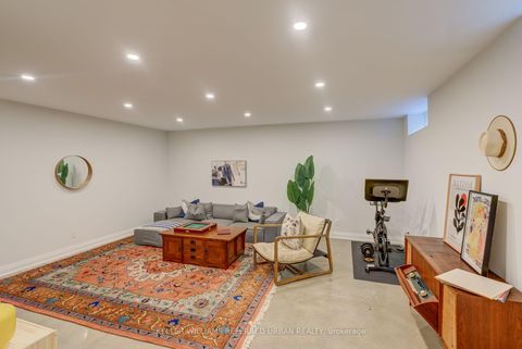 Photo 23 at 14 Meadowvale Drive, Queensway, Toronto