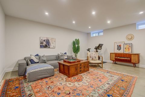 Photo 25 at 14 Meadowvale Drive, Queensway, Toronto