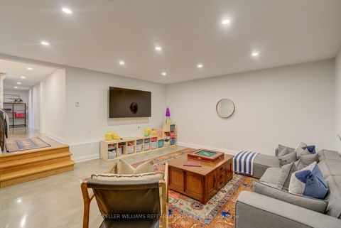 Photo 26 at 14 Meadowvale Drive, Queensway, Toronto