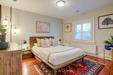 Photo 31 at 14 Meadowvale Drive, Queensway, Toronto