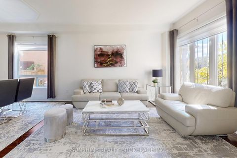 Photo 4 at 18 Pegasus Drive, Oak Ridges, Richmond Hill