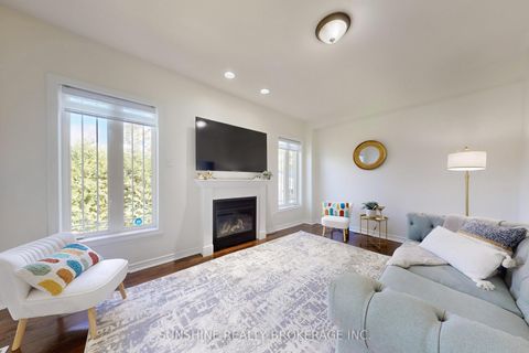 Photo 7 at 18 Pegasus Drive, Oak Ridges, Richmond Hill