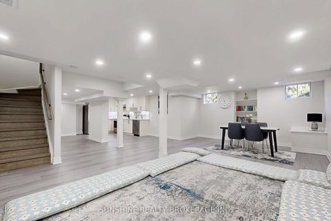 Photo 36 at 18 Pegasus Drive, Oak Ridges, Richmond Hill