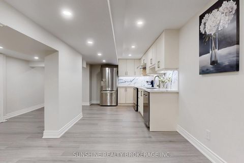 Photo 40 at 18 Pegasus Drive, Oak Ridges, Richmond Hill