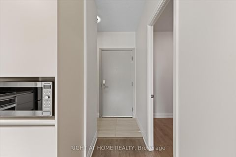 Photo 5 at 809 - 396 Highway 7, Doncrest, Richmond Hill