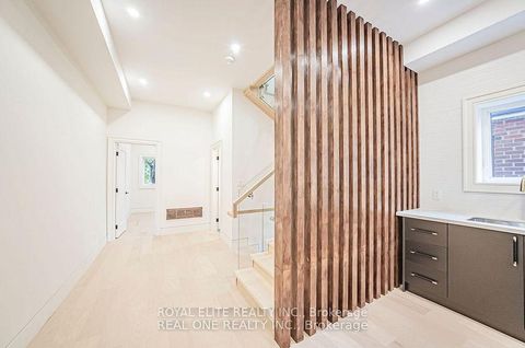 Photo 3 at 16 Mulberry Crescent, Oakwood Village, Toronto