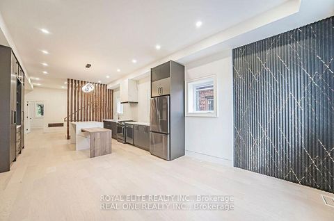 Photo 4 at 16 Mulberry Crescent, Oakwood Village, Toronto