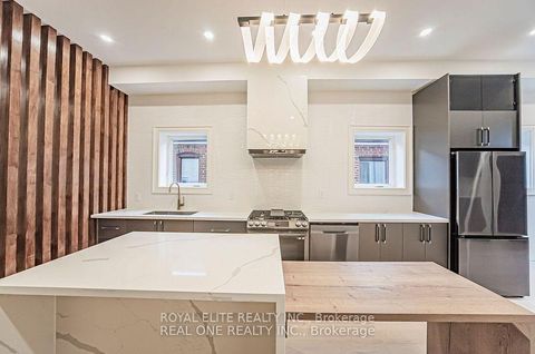 Photo 6 at 16 Mulberry Crescent, Oakwood Village, Toronto