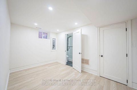 Photo 7 at 16 Mulberry Crescent, Oakwood Village, Toronto