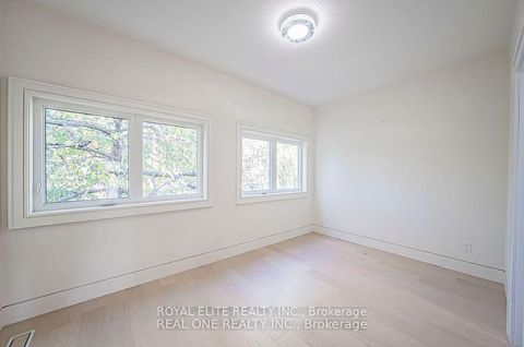 Photo 8 at 16 Mulberry Crescent, Oakwood Village, Toronto