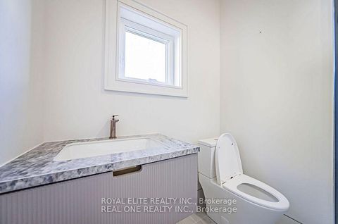 Photo 9 at 16 Mulberry Crescent, Oakwood Village, Toronto