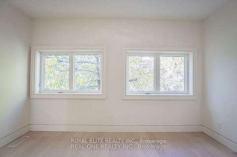 Photo 12 at 16 Mulberry Crescent, Oakwood Village, Toronto