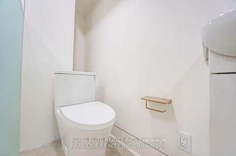 Photo 13 at 16 Mulberry Crescent, Oakwood Village, Toronto