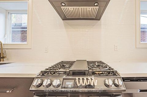 Photo 14 at 16 Mulberry Crescent, Oakwood Village, Toronto