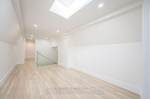 Photo 19 at 16 Mulberry Crescent, Oakwood Village, Toronto